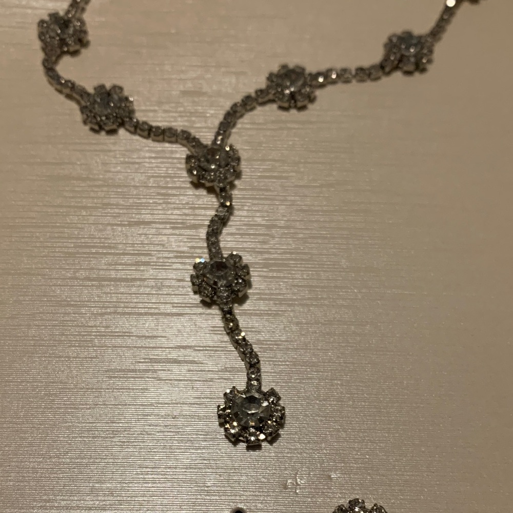 NEW- Nicole Miller Elegant Silver Floral Jewelry Set - Picture 3 of 5